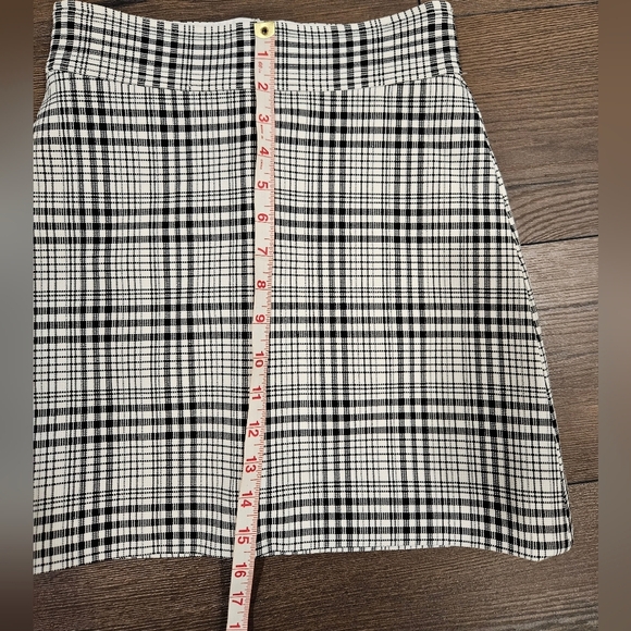 Theory Plaid Mini Skirt - SIZE 0 - Picture 9 of 13